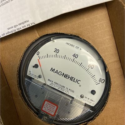 NEW Dwyer 2080C Magnehelic Pressure Gauge 0-80 inches of Water
